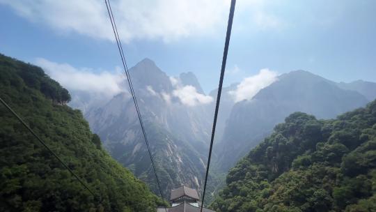陕西西岳5A级华山景区缆车索道山顶云海天空视频素材模板下载