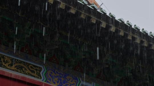 雨天雨水雨景中式建筑屋檐雨滴