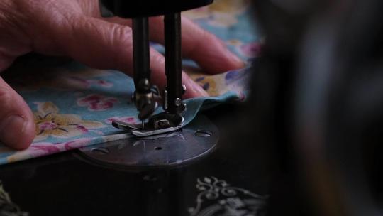 回忆奶奶老式缝纫机针线活年代感升格空镜视频素材模板下载