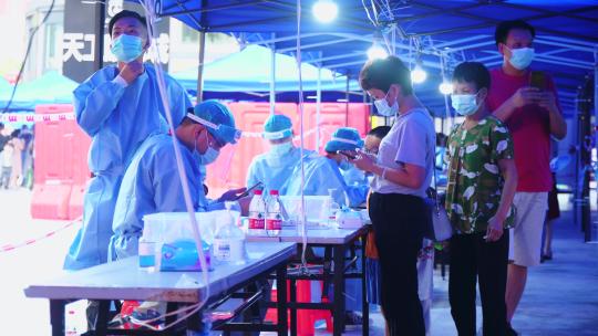 志愿者助力检测核酸疫情 核酸检测