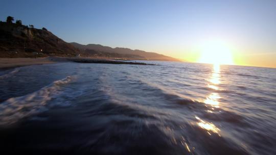 FPV航拍海上日落海浪沙滩海岸海鸥海鸟飞翔视频素材模板下载