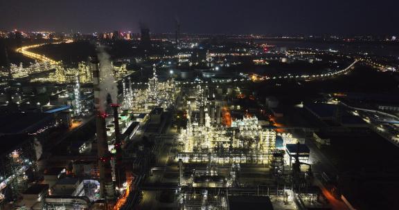 晚上石油炼化厂石化工厂夜景航拍
