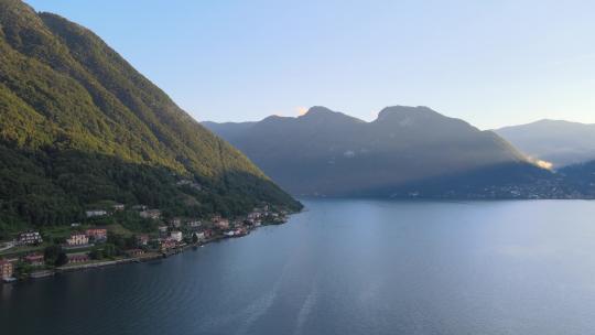 日落时，意大利阿尔卑斯山中部com湖的美丽区域全景。