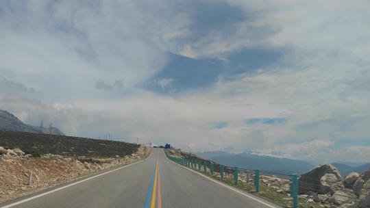 驾驶员视角自驾游川藏线318国道风光视频素材模板下载