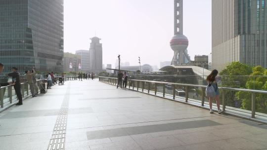 上海陆家嘴人行天桥人流延时摄影视频素材模板下载