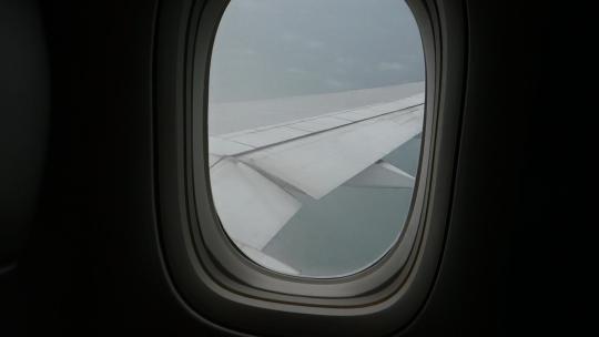 飞机舷窗外