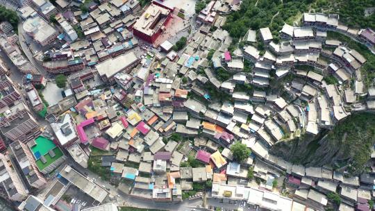 西藏 航拍 空镜 山间小镇 建筑 房顶视频素材模板下载