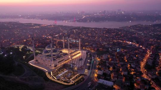 伊斯坦布尔坎利卡清真寺和博斯普鲁斯海峡的无人机视图。欧罗巴最大的清真寺05