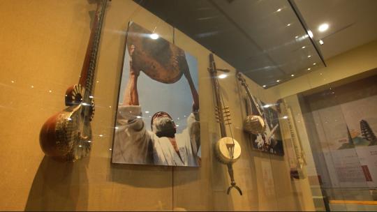 乌鲁木齐非遗展馆 维吾尔族乐器视频素材模板下载