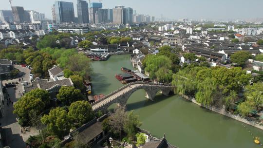 苏州市七里山塘古建筑水乡河流风光