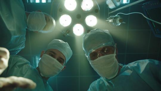 手术台做手术POV视角视频素材模板下载
