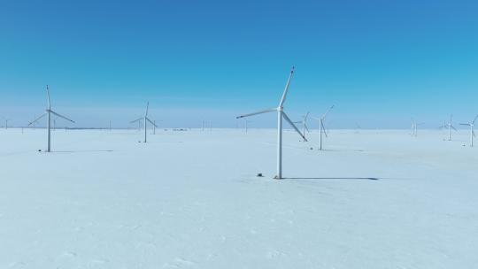 内蒙古呼伦贝尔雪原风力发电机组视频素材模板下载