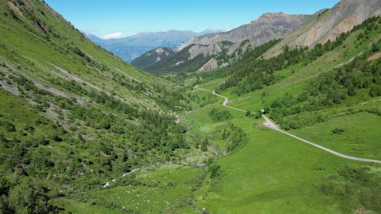 法国阿尔卑斯山格兰登上校的小漂流河和绿谷-天线
